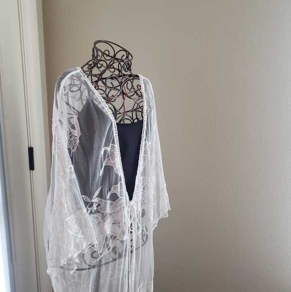 White Lily Cover Up - Picture 9 of 11